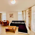 Charming 2-bed Flat With Pool View In Sunny Beach, Bulgaria شقة *