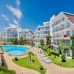 アパート Charming 2-bed Flat With Pool View In Sunny Beach, Bulgaria サニービーチ