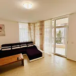 Charming 2-bed Flat With Pool View In Sunny Beach, Bulgaria アパート サニービーチ