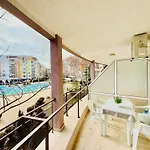 Charming 2-bed Flat With Pool View In Sunny Beach, Bulgaria アパート サニービーチ