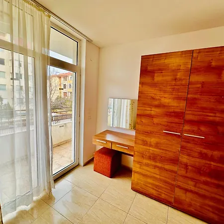 Апартамент Charming 2-bed Flat With Pool View In Sunny Beach, Bulgaria *