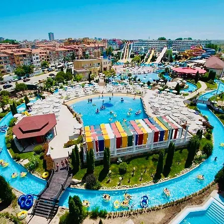 Charming 2-bed Flat With Pool View In Sunny Beach, Bulgaria Lägenhet