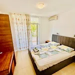 Charming 2-bed Flat With Pool View In Sunny Beach, Bulgaria