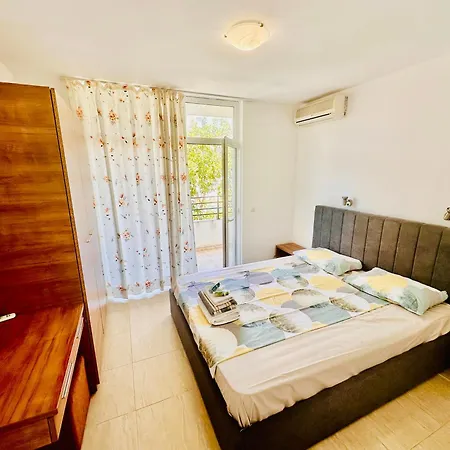 Charming 2-bed Flat With Pool View In Sunny Beach, Bulgaria